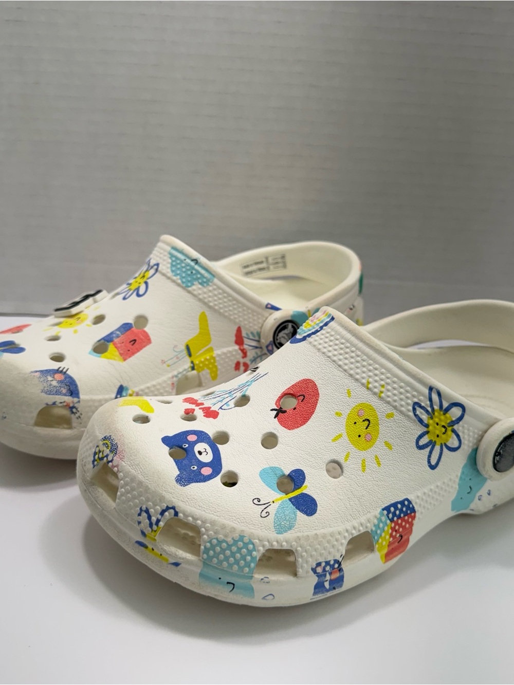Crocs Kids' Classic Doodle Print Clogs, White & Multicolor Whimsical Pattern J1